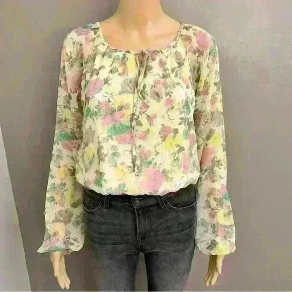 VERO MODA  Pastel yellow floral light weight long sleeves blouse. - Picture 1 of 11